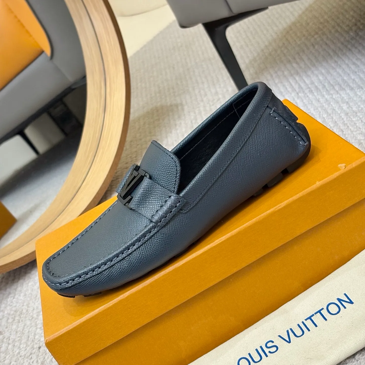 Men's men's shoes 💰420 (Yangli) LV 2⃣️0⃣️2⃣️5️⃣Spring and summer counter GLORIA series models ✈️Original factory special leather production, original last type. A classic driving slip-on casual shoe that shows an elegant style with exquisite craftsmanship details such as Monogram embossing all over the upper🌀Italian imported calfskin fabric Sheepskin foot pads➕Inside～Private mold replica sole Unique style Comfortable driving slip-on Size: 4-12 (38-46) Comes with [Counter packaging: original box, wrapping paper, card, instruction manual, shoehorn, cloth bag] No pressure to enter and leave the counter!